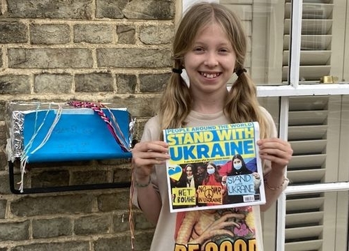 St Mary’s student Rosa H. makes and sells bracelets to support Ukraine