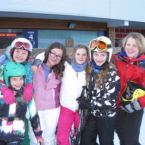 Skiing students